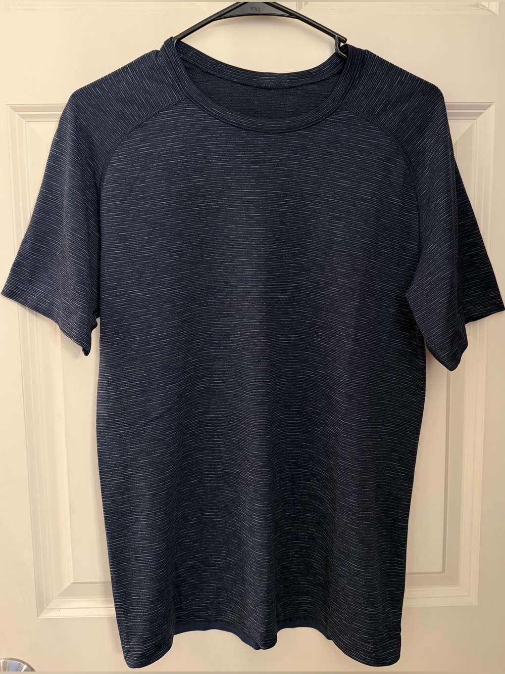 Lululemon Men's Active Striped Tee in Navy, Size Small